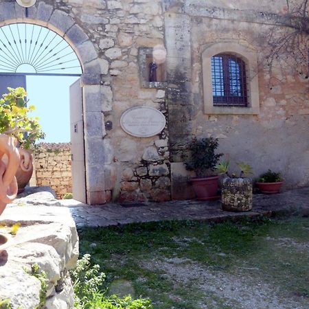 Gasthaus Casina Di Grotta Di Ferro Santa Croce Camerina Exterior foto