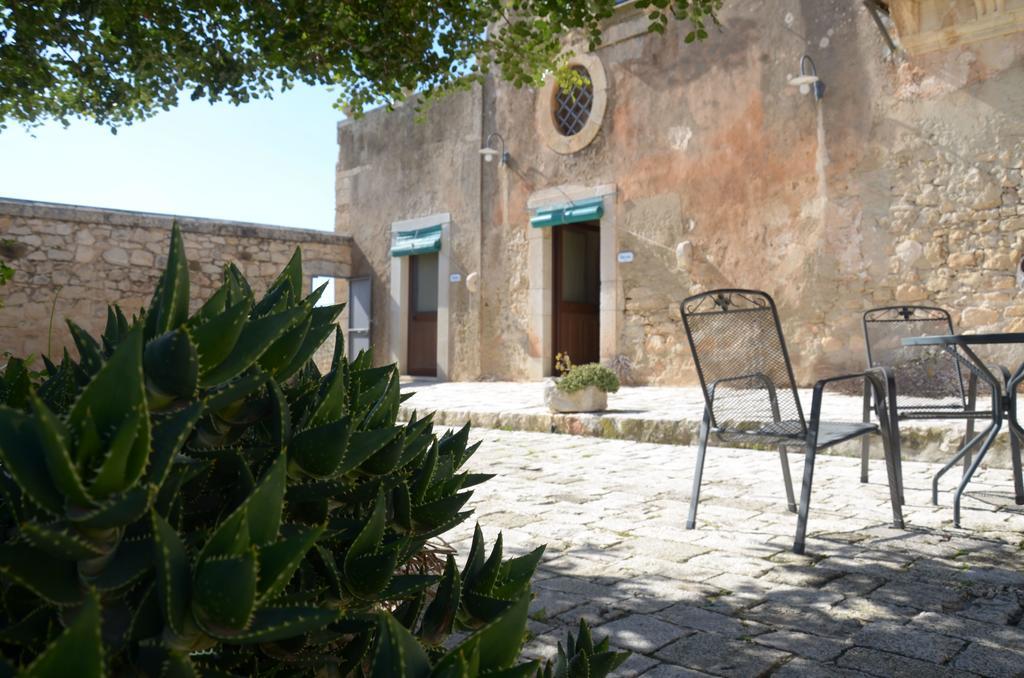 Gasthaus Casina Di Grotta Di Ferro Santa Croce Camerina Exterior foto
