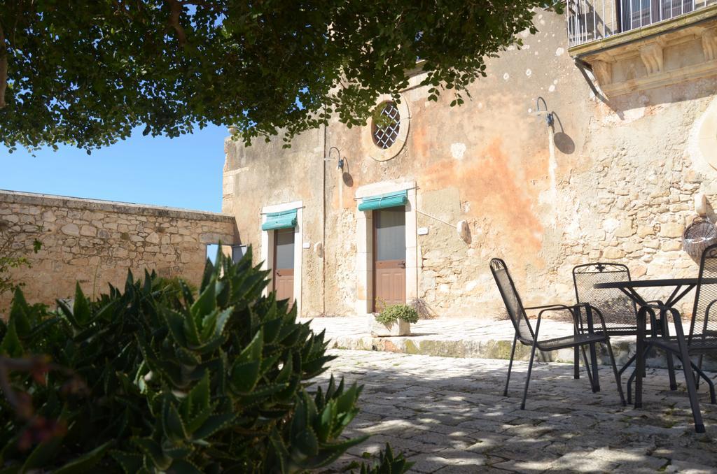 Gasthaus Casina Di Grotta Di Ferro Santa Croce Camerina Exterior foto