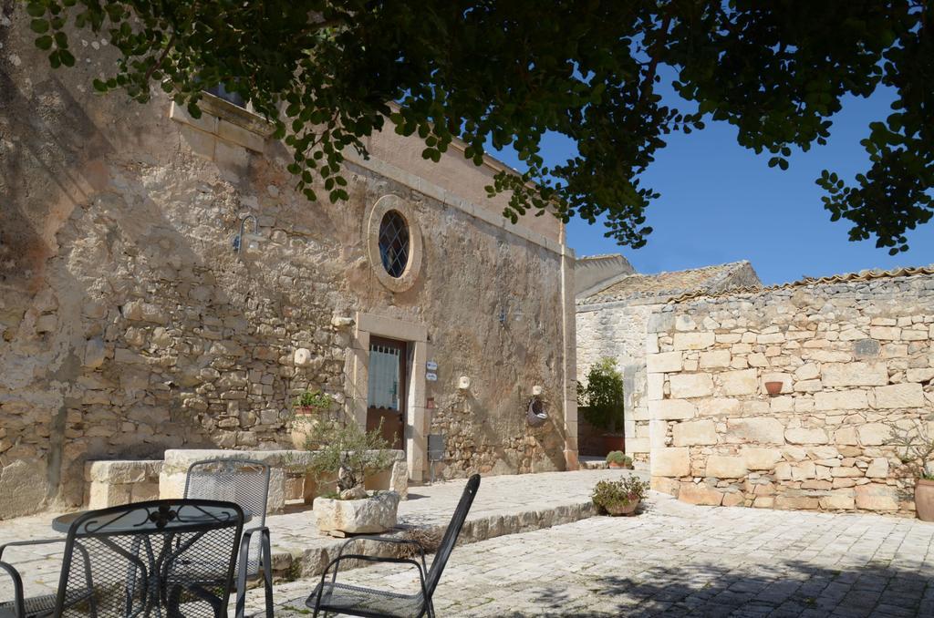 Gasthaus Casina Di Grotta Di Ferro Santa Croce Camerina Exterior foto