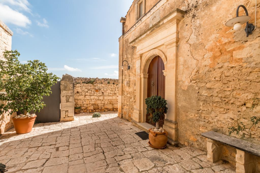 Gasthaus Casina Di Grotta Di Ferro Santa Croce Camerina Exterior foto